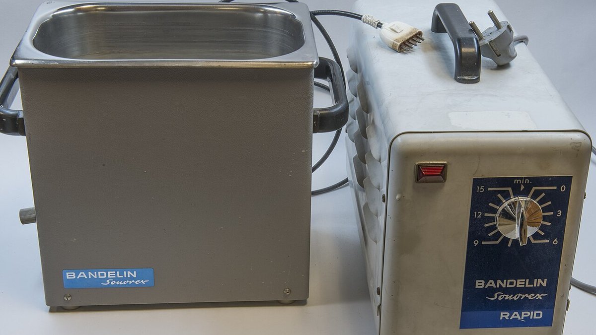 Precision industrial ultrasonic cleaner bath for degreasing delicate mechanical and electronic assemblies